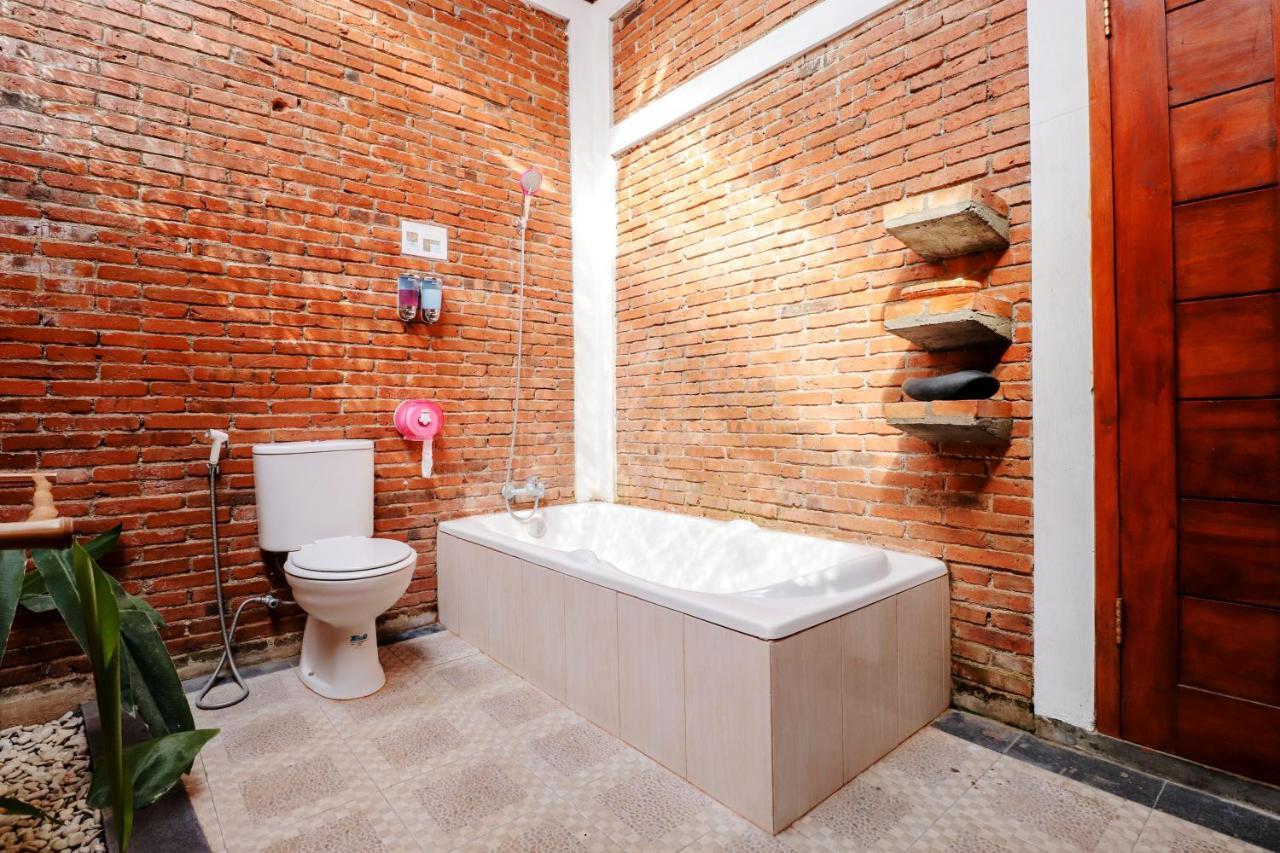 Omah Teras Bata Guesthouse Yogyakarta Exterior photo