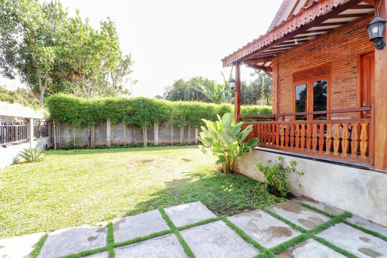 Omah Teras Bata Guesthouse Yogyakarta Exterior photo