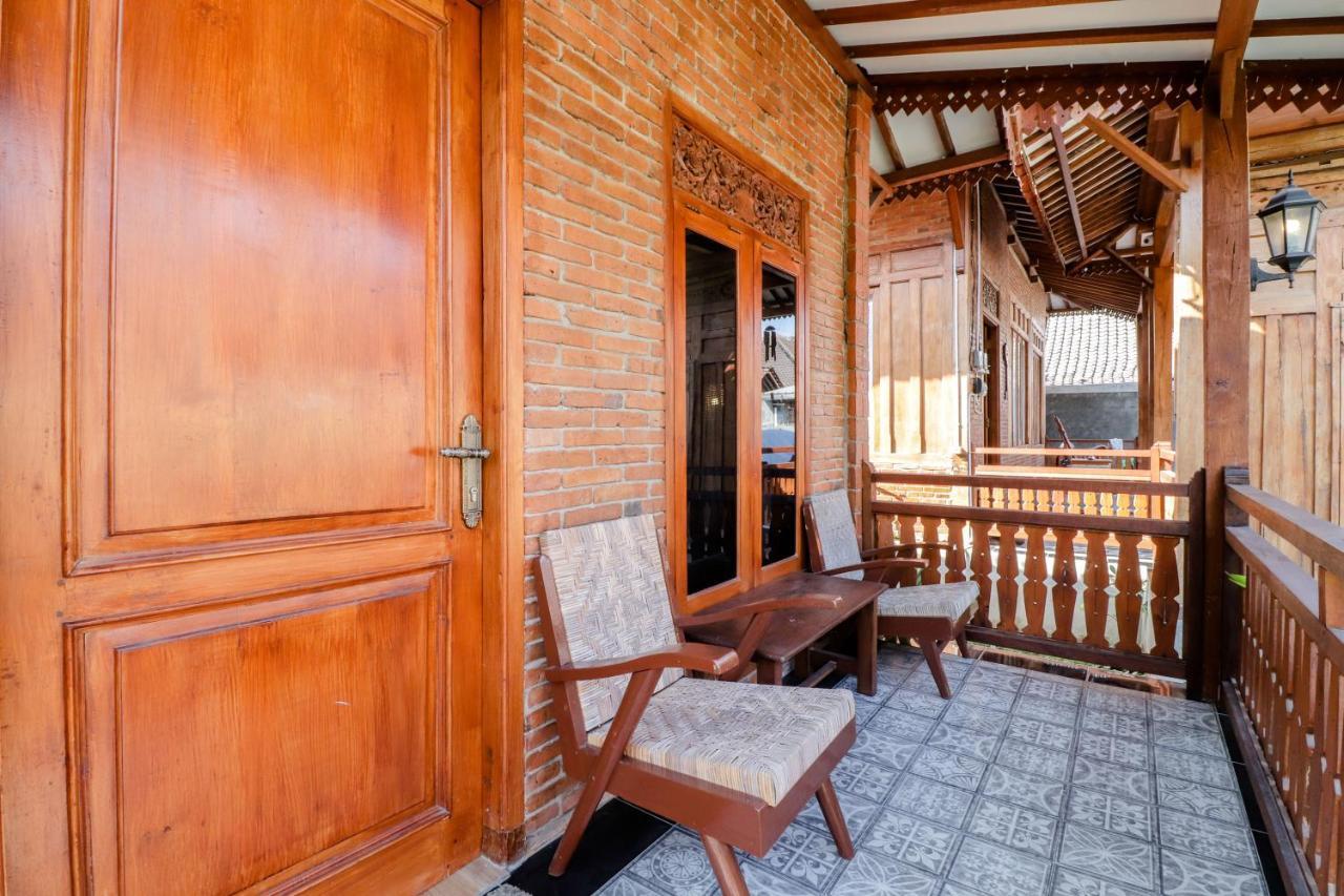 Omah Teras Bata Guesthouse Yogyakarta Exterior photo