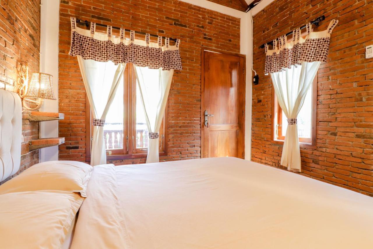 Omah Teras Bata Guesthouse Yogyakarta Exterior photo