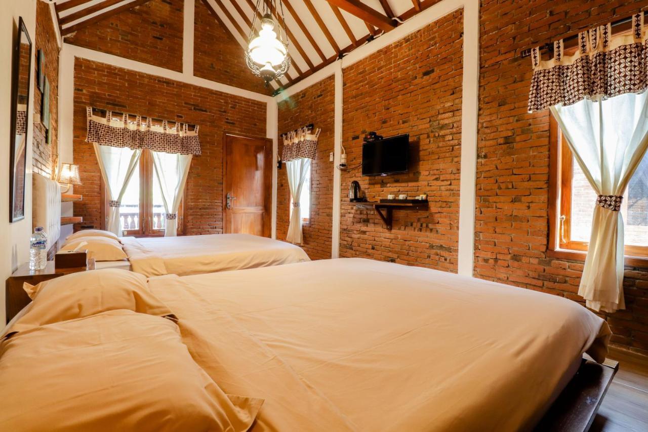Omah Teras Bata Guesthouse Yogyakarta Exterior photo