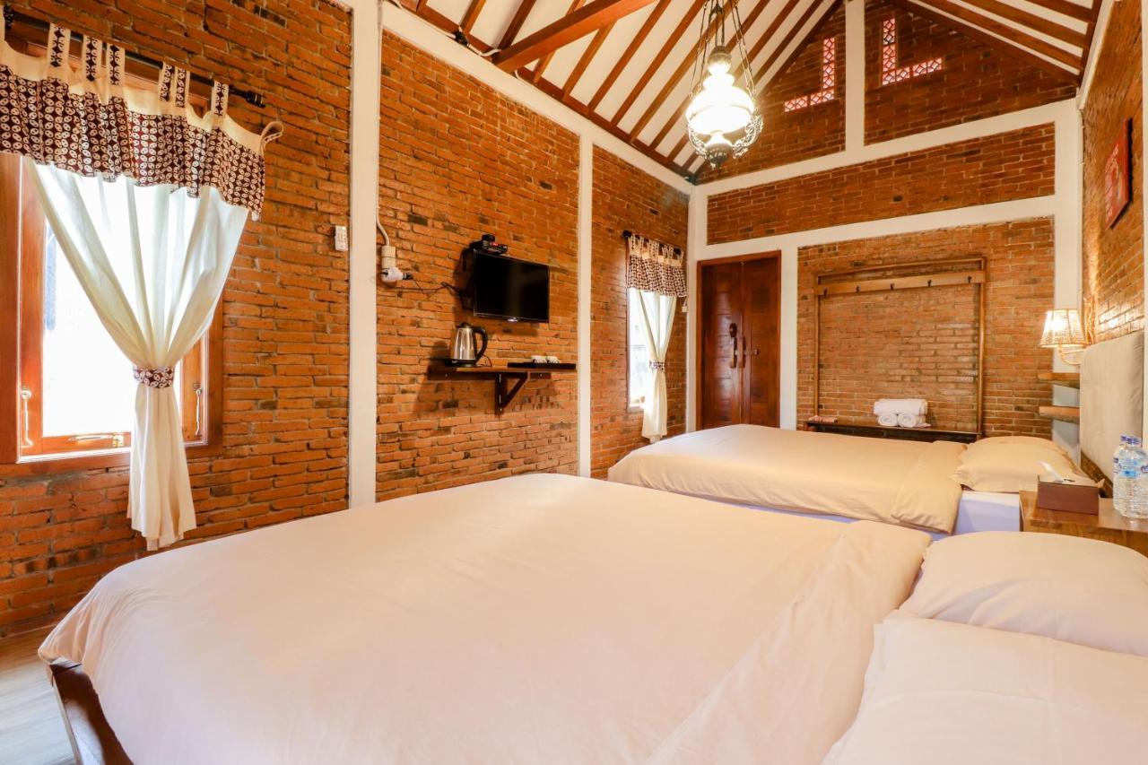 Omah Teras Bata Guesthouse Yogyakarta Exterior photo