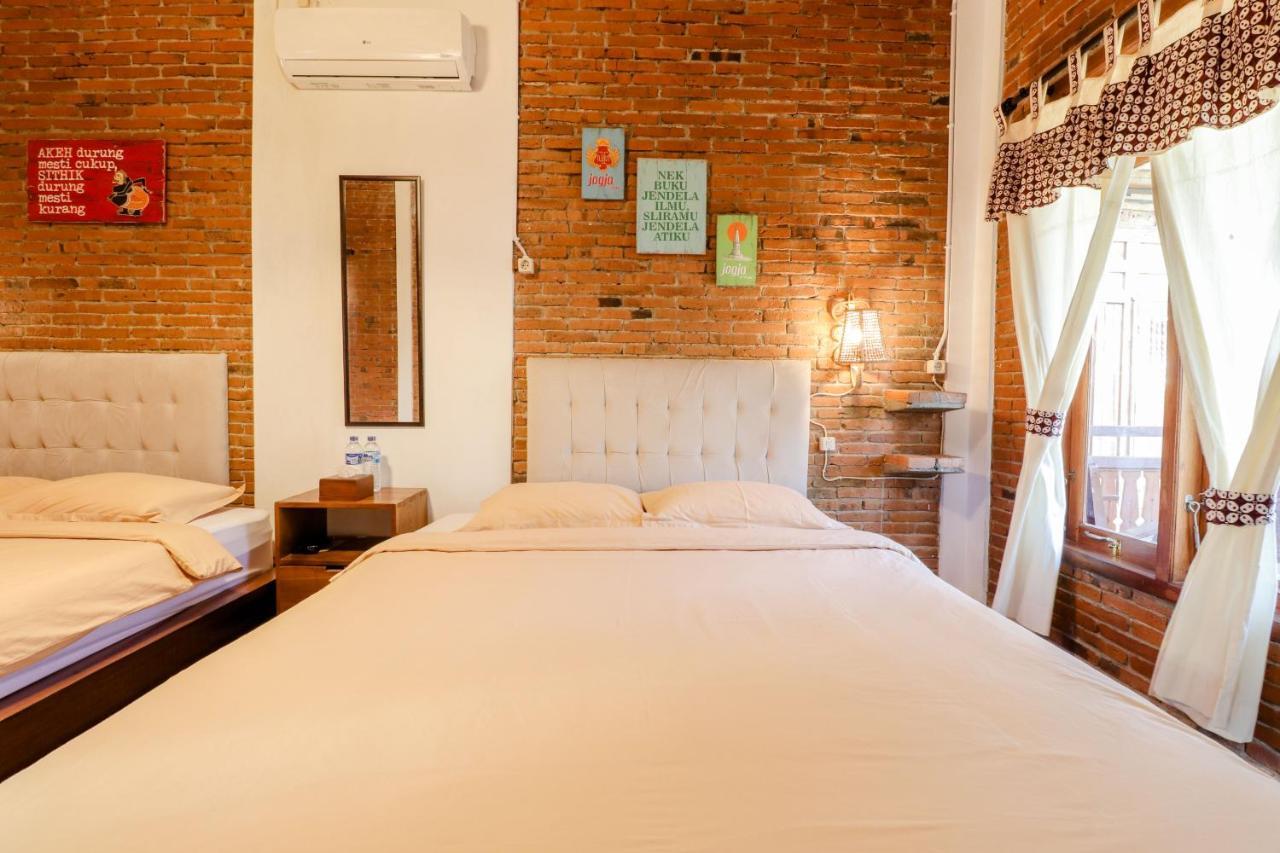 Omah Teras Bata Guesthouse Yogyakarta Exterior photo